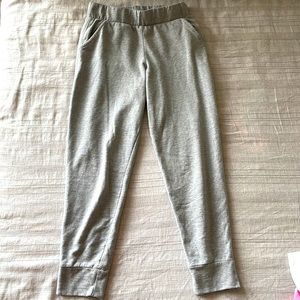 Nice,cute a cozy sweatpants wouldn’t want to miss out😁